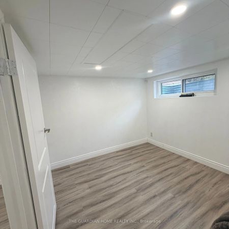 9 Keewatin Street S - Photo 4