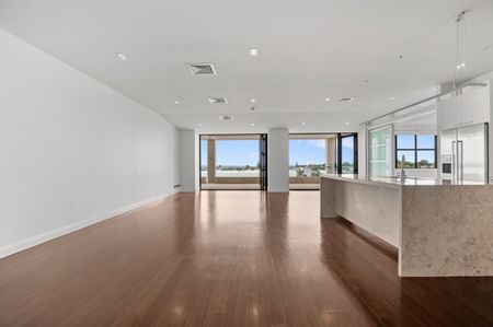 Premium Apartment with Stunning Water Views - Photo 4