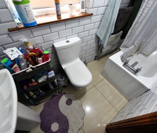 6 bedroom House in Richmond Avenue, Leeds - Photo 1