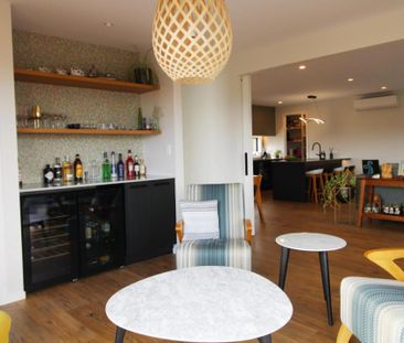 BRAND SPANKING NEW! - Photo 2