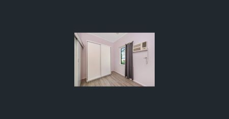 Delightful Three Bedroom Cottage in a Sought-After Townsville Location - Photo 4