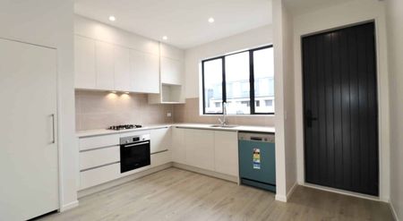 Stylish Home With 3 Bedroom In Flat Bush - Photo 4