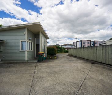 Two Bedroom Home in Hamilton East - Photo 3