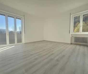 Large 4.5 room renovated apartment in Chiasso - Photo 4