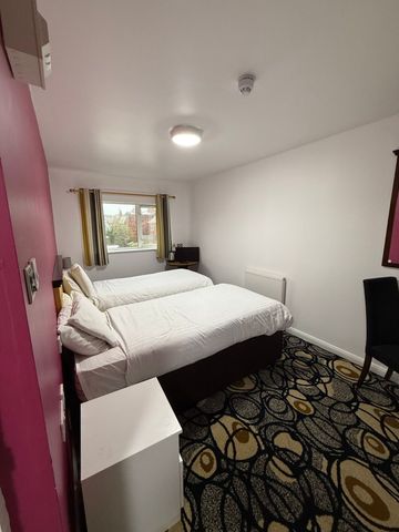 Room 208, SimplyStay Lincoln Road, Skegness, Lincolnshire, PE25 2EA - Photo 2