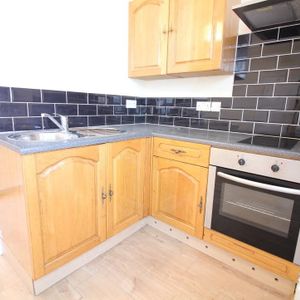 Hanworth Road, Hounslow - Photo 2