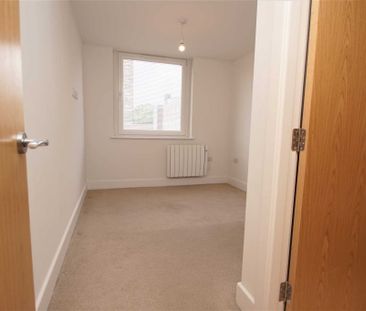 2 bed Flat for rent - Photo 2