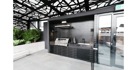 Spacious Apartment in the Heart of North Melbourne – Walk to Uni & Hospital - Photo 3