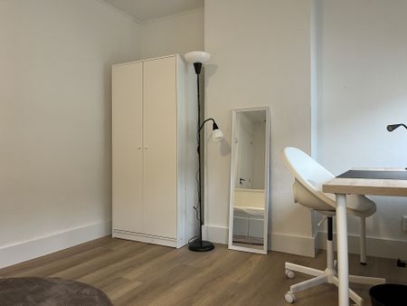Modern renovated and newly furnished room with kitchenette in Maastricht te huur - Photo 4
