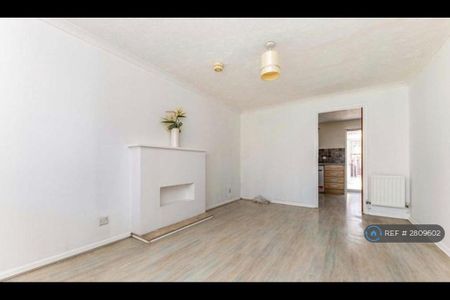 2 bedroom semi-detached house to rent - Photo 5