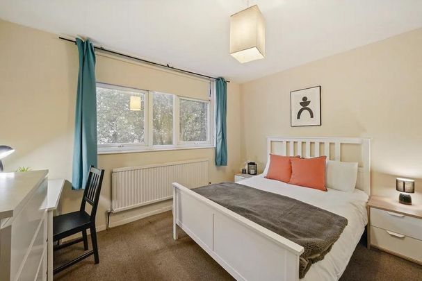 1 bedroom in a house share to rent - Photo 1