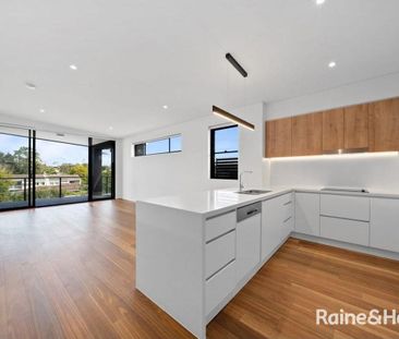 Top-Floor Luxury Unit with Ducted Air Conditioning - Photo 5