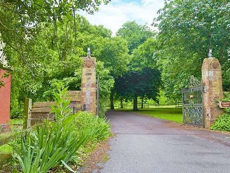 Magnificent 13th Century manor house set in 100 acres of stunning parkland at the heart of a 2,000 acre Estate, close to the county town of Taunton; suit either commercial / residential use - Photo 4