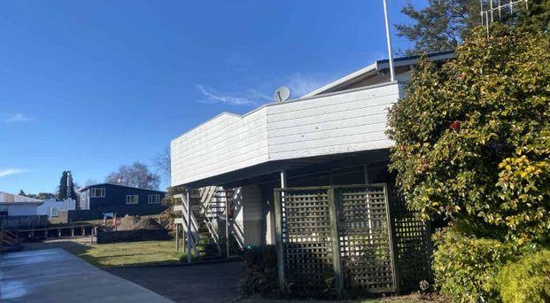 Spacious four bedroom lock wood home - Photo 1