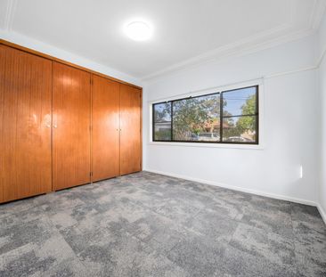 Family Home With Multiple Living Spaces - Photo 5