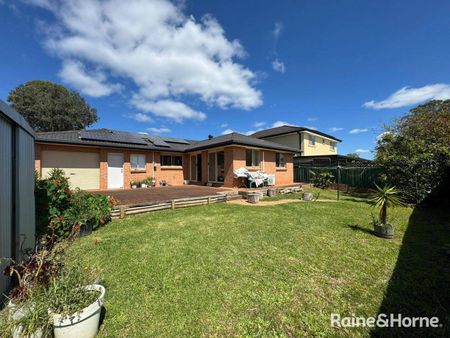 Charming Family Home in Macquarie Fields | Solar power - Photo 4