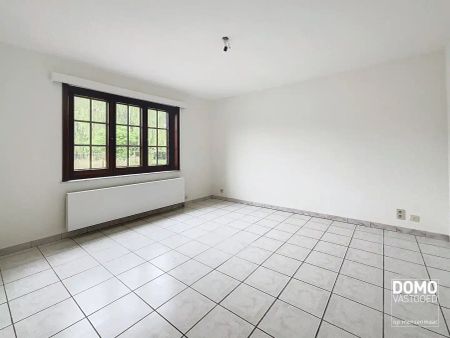 RUIME GEZINSWONING MET 4 SLAAPKAMERS, TUIN EN INPANDIGE GARAGE TE HERK-DE-STAD - Photo 3