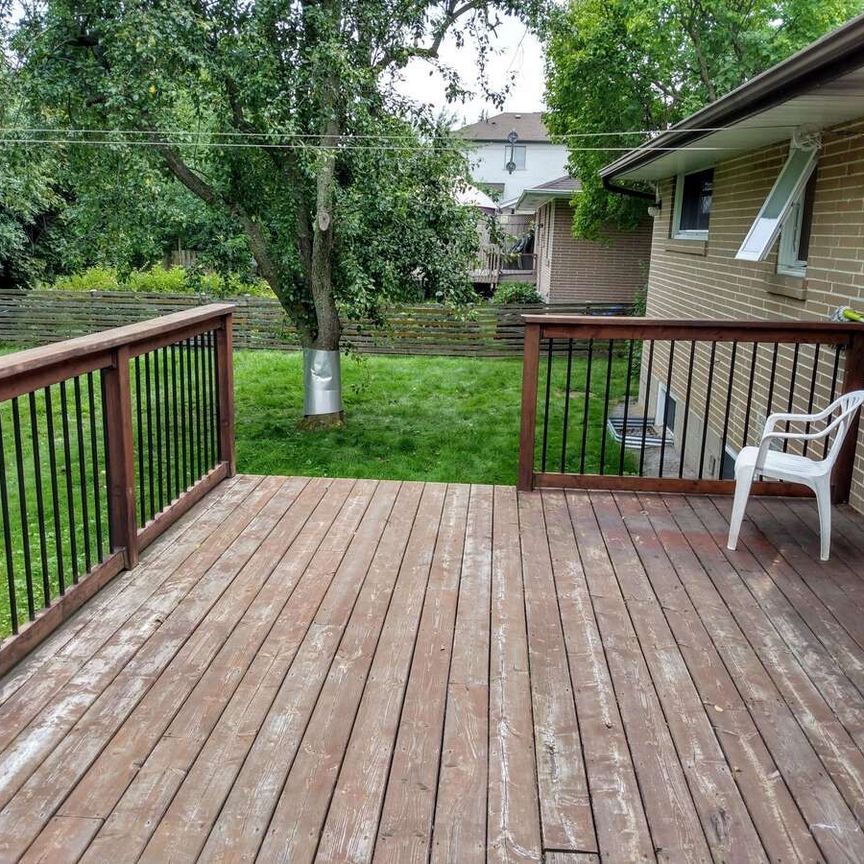 For Lease - 377 East Avenue, Toronto, Ontario - Photo 1