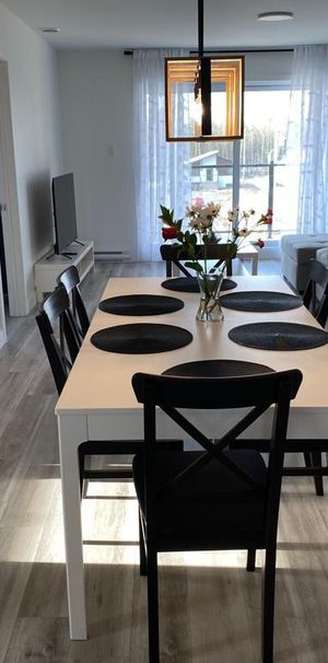 5-1/2 SPACIEUX, MODERNE ET LUMINEUX - Photo 1