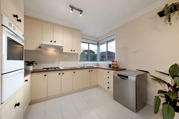2/233 Huntingdale Road, Oakleigh VIC 3166 - House For Rent | Domain - Photo 1