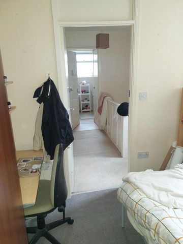 4 bedroom flat to rent - Photo 3