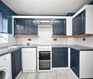 3 bedroom terraced house to rent - Photo 4