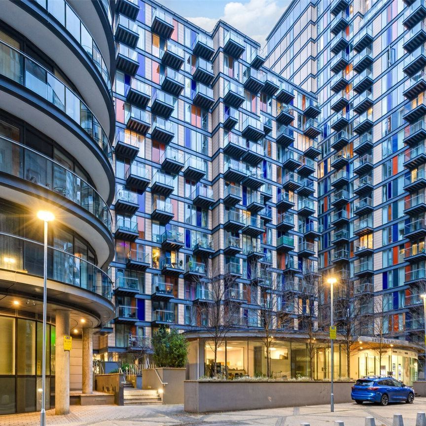 Millharbour, Isle Of Dogs, London, E14 flat to rent - Photo 1