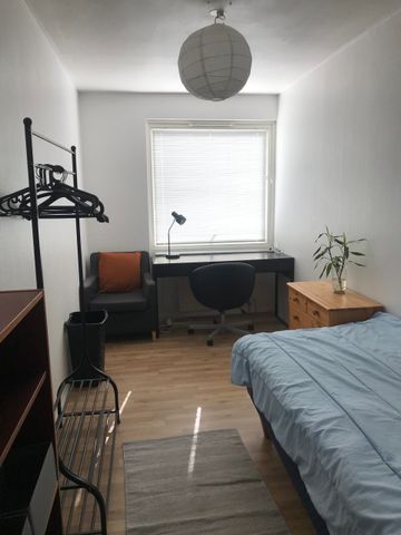 Rum i lägenhet uthyres till kvinnlig student - Foto 3