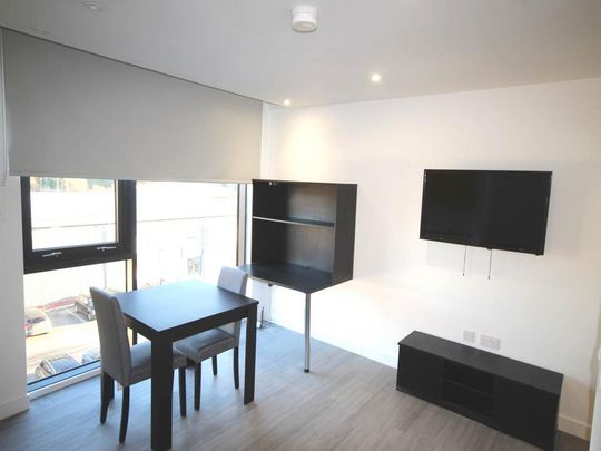 Studio to rent - Photo 1