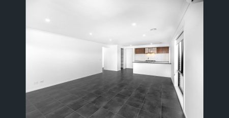 Stylish Brand-New Family Home in a Peaceful Thornhill Park Location - Photo 3