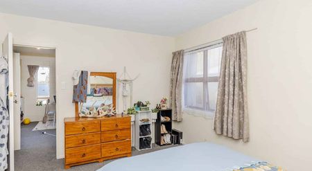 Spacious 1 bedroom Apartment - Photo 2