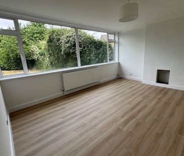 2 Bed Flat, Westover Road, BS9 - Photo 1