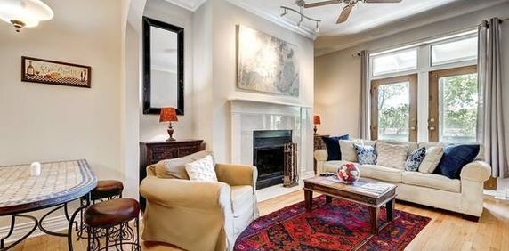 Townhouse for Rent - 1 Bed, 1 Bath, Gorgeous Design, Private Patio - Photo 2