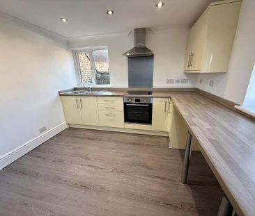 3 bedroom flat to rent - Photo 5