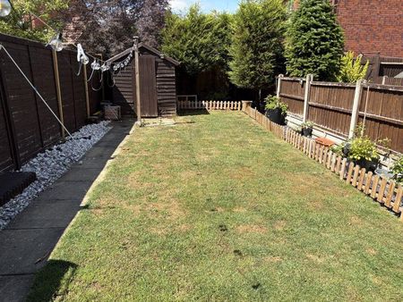 3 bedroom terraced house to rent - Photo 2