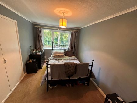 Spacious 2-Bedroom Flat in Kenley - Photo 5