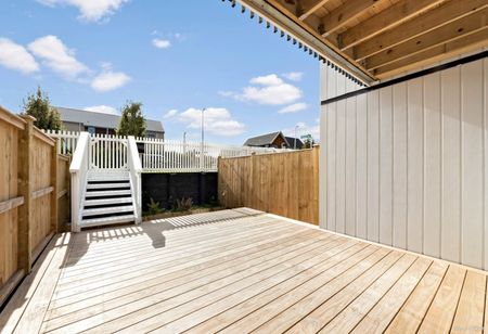 NEWLY built sunny FOUR bedroom townhouse in Hobsonville - Photo 5