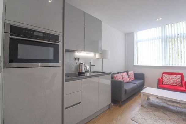 Laporte Way, Luton, LU4 - Photo 1