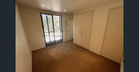 Two bedroom, split level apartment in the trendy suburb of Redfern - Photo 3