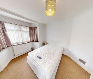 4 bedroom semi-detached house to rent - Photo 2