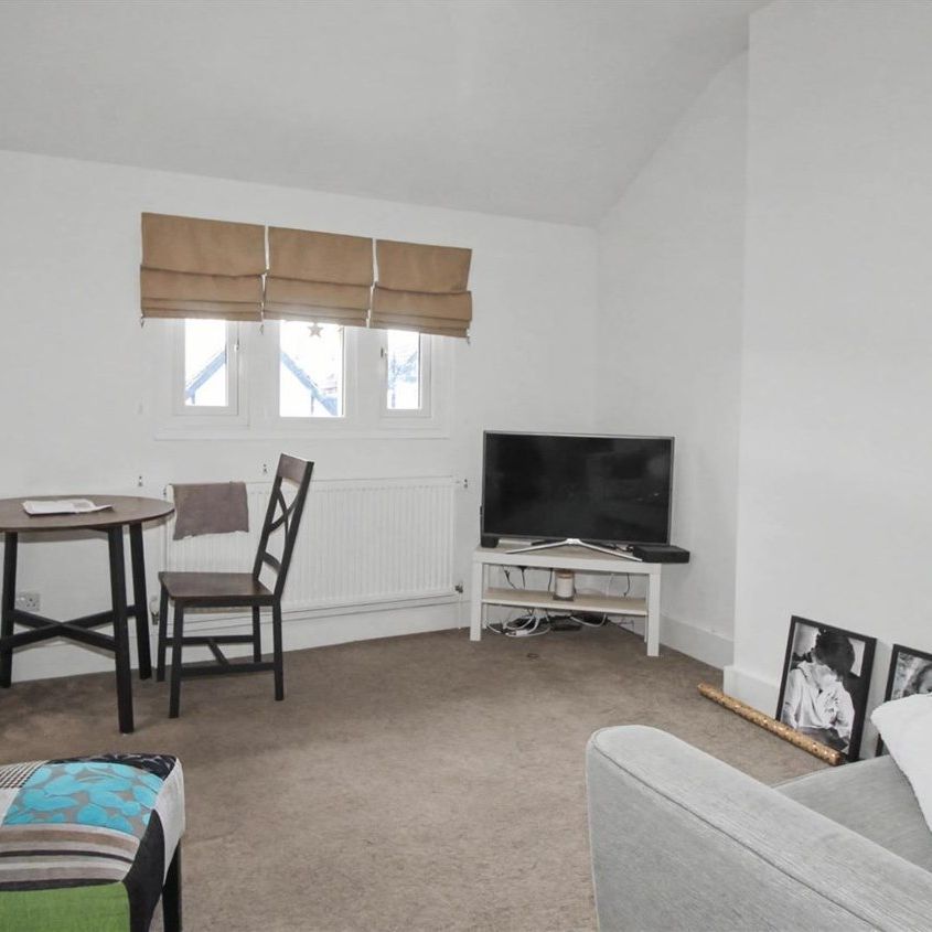 Walton Road, East Molesey - Photo 1