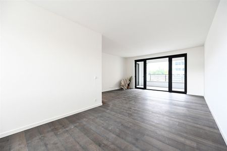 Ruim 1 slaapkamerappartement met groot terras in project Zilverkwartier te Berchem - Photo 2