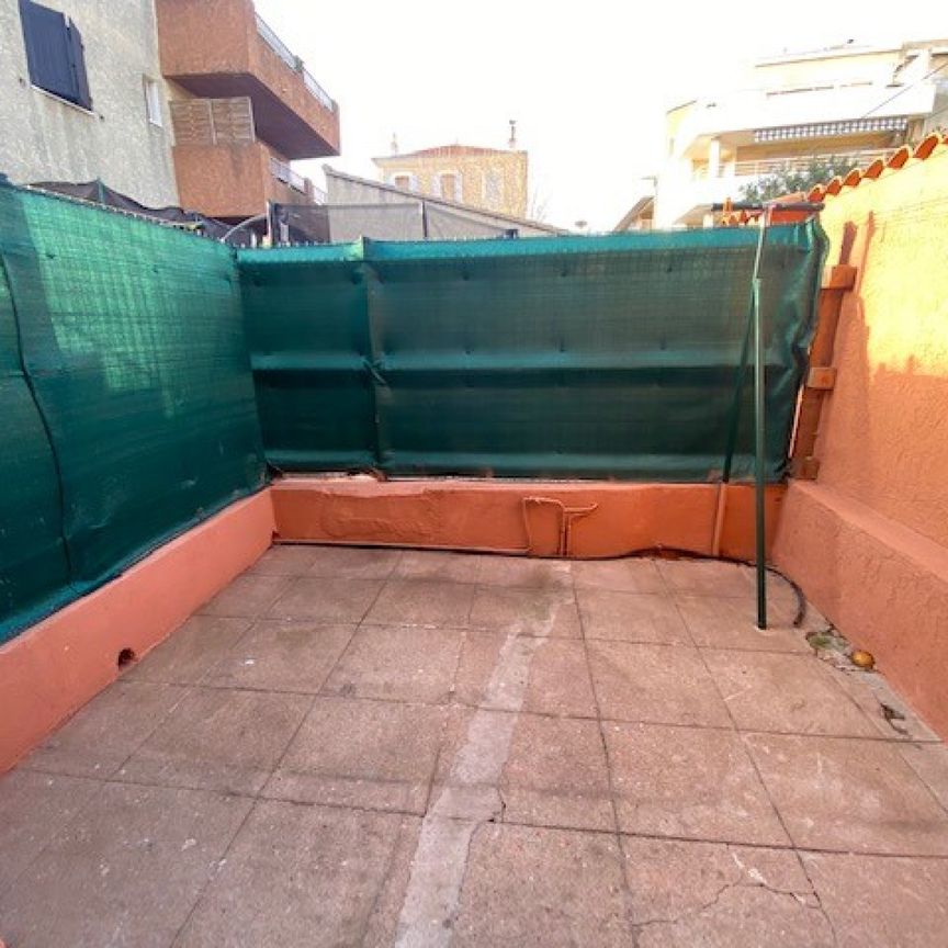 LA LONDE LES MAURES - Type 3 - duplex - location a l'année - Photo 1