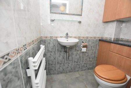 4 bedroom detached house to rent - Photo 2