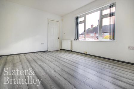 3 bedroom semi-detached house to rent - Photo 3