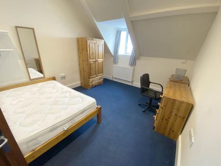 3 bedroom flat to rent - Photo 3