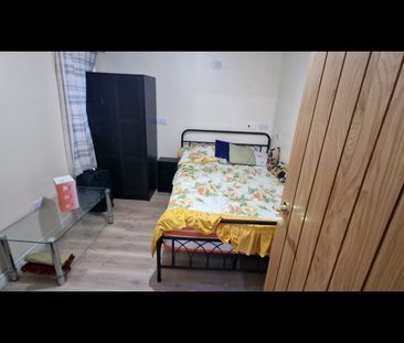 Room in a Shared House, Gaysham Avenue, IG2 - Photo 4