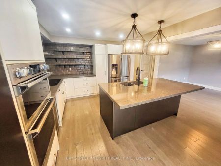 Detached Home For Lease | N9249654 - Photo 4