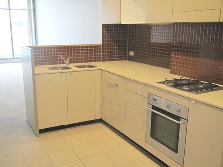 LOFT-STYLE TWO BEDROOM APARTMENT IN PACIFIC SQUARE. - Photo 2