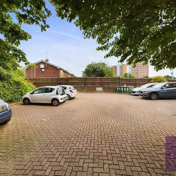 New Ash Close, East Finchley, - With Study Room, N2 - Photo 1